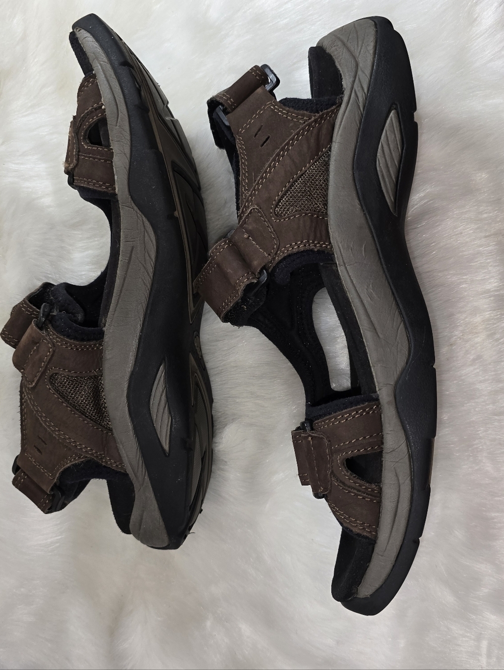 Abeo Mens Brown Adjustable Outdoor Sandals - Picture 9 of 9